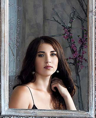 Talkative lady Larisa from Kiev (Ukraine), 28 yo, hair color brunette