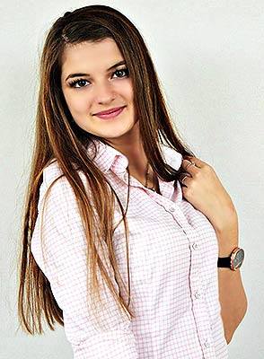 Inquisitive lady Viktoriya from Zaporozhye (Ukraine), 26 yo, hair color brown-haired