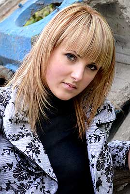 Active bride Viktoriya from Melitopol (Ukraine), 35 yo, hair color blonde