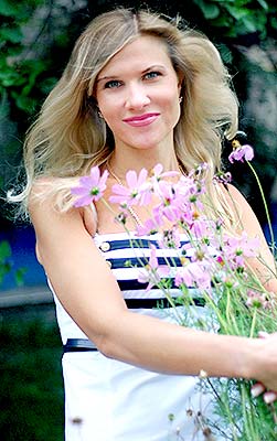 Communicative lady Viktoriya from Melitopol (Ukraine), 36 yo, hair color blonde