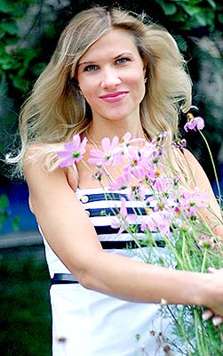 Communicative lady Viktoriya from Melitopol (Ukraine), 37 yo, hair color blonde