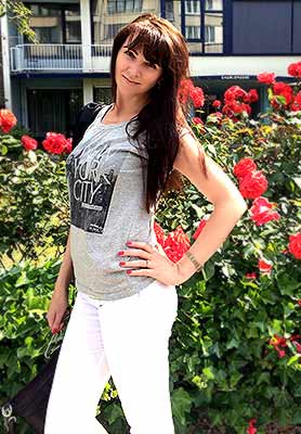 Romantic bride Anna from Melitopol (Ukraine), 46 yo, hair color chestnut