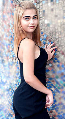Tactful bride Olesya from Kharkov (Ukraine), 25 yo, hair color brown-haired