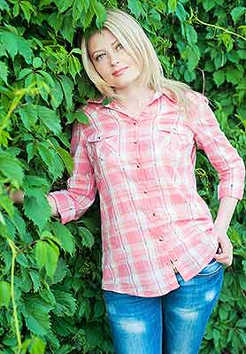 Feminine woman Svetlana from Kiev (Ukraine), 46 yo, hair color blonde