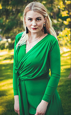 Brunette bride Yuliya from Kharkov (Ukraine), 25 yo, hair color peroxide blonde
