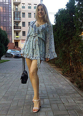 Interested bride Yuliya from Kharkov (Ukraine), 25 yo, hair color blonde