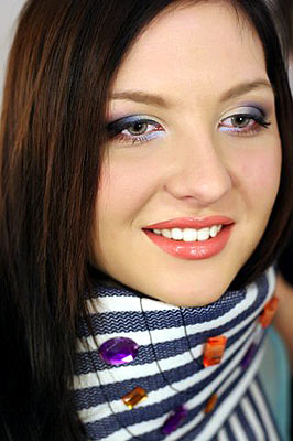 Cheerful lady Elena from Nikolaev (Ukraine), 35 yo, hair color brunette