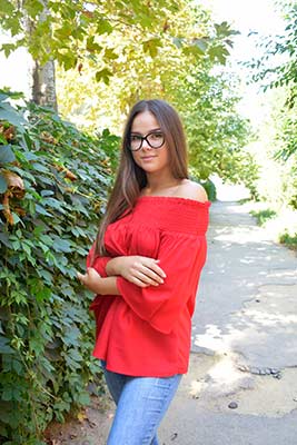 Smart lady Ul'yana from Kherson (Ukraine), 22 yo, hair color brunette