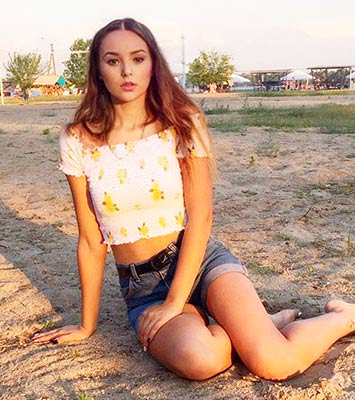 Warmth girl Yuliya from Kherson (Ukraine), 23 yo, hair color brown-haired