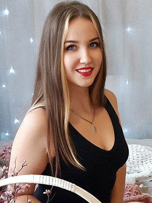Calm girl Ol'ga from Nikolaev (Ukraine), 26 yo, hair color brown