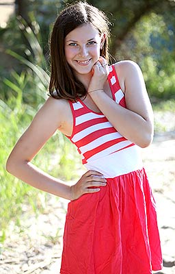 Optimistic girl Anastasiya from Nikolaev (Ukraine), 24 yo, hair color brown-haired