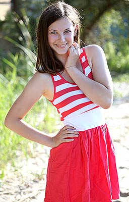 Optimistic girl Anastasiya from Nikolaev (Ukraine), 25 yo, hair color brown-haired