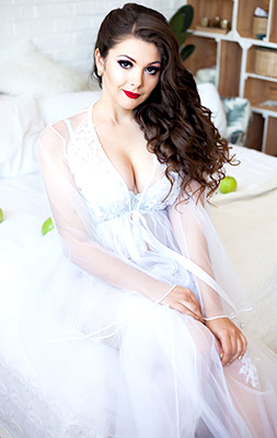 Idealistic woman Elena from Kremenchug (Ukraine), 33 yo, hair color brunette