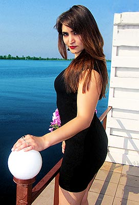Optimistic girl Irina from Kherson (Ukraine), 34 yo, hair color chestnut
