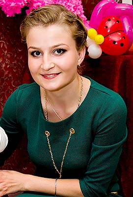 Young lady Ekaterina from Priluki (Ukraine), 30 yo, hair color dark brown