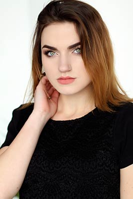 Careful bride Viktoriya from Nikolaev (Ukraine), 22 yo, hair color chestnut