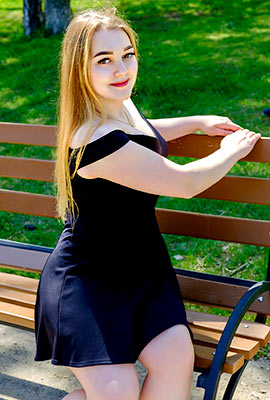Active bride Viktoriya from Nikolaev (Ukraine), 25 yo, hair color dark brown