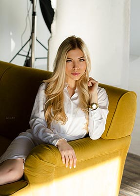 Thoughtful lady Kristina from Nikolaev (Ukraine), 31 yo, hair color blonde