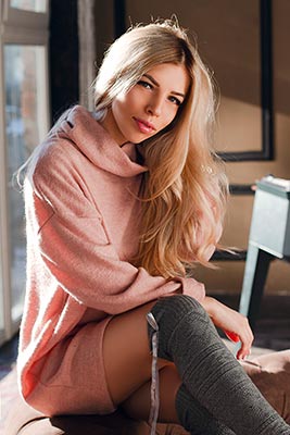 Thoughtful lady Kristina from Nikolaev (Ukraine), 31 yo, hair color blonde