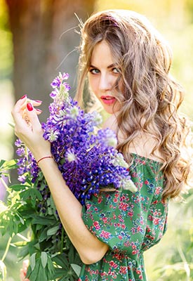 Kindhearted bride Oksana from Priluki (Ukraine), 27 yo, hair color light brown