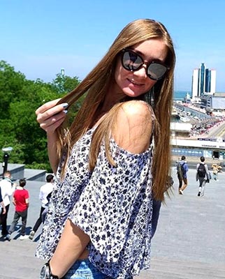 Proud woman Anastasiya from Nikolaev (Ukraine), 41 yo, hair color brown