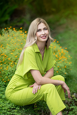 Good woman Olesya from Nikolaev (Ukraine), 43 yo, hair color chestnut