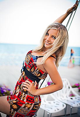 Positive bride Ekaterina from Odessa (Ukraine), 32 yo, hair color blonde