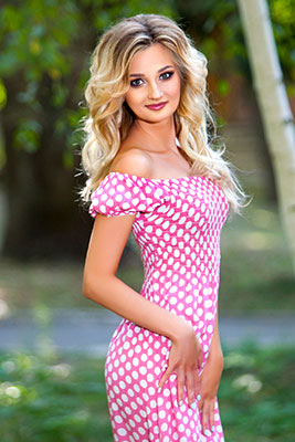 Sincere lady Kristina from Odessa (Ukraine), 32 yo, hair color blonde