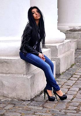 Purposefull girl Viktoriya from Odessa (Ukraine), 31 yo, hair color black