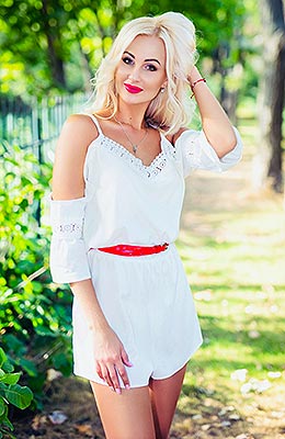 Active woman Ol'ga from Odessa (Ukraine), 43 yo, hair color blonde