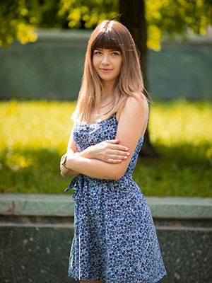 Friendly wife Evgeniya from Odessa (Ukraine), 24 yo, hair color brown-haired