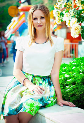 Ambitious wife Veronika from Chernomorsk (Ukraine), 53 yo, hair color peroxide blonde
