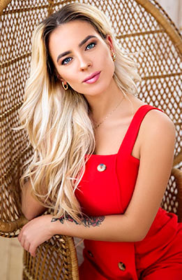 Alone lady Elena from Kiev (Ukraine), 28 yo, hair color blonde