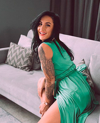 Attractive wife Ol'ga from Odessa (Ukraine), 26 yo, hair color black