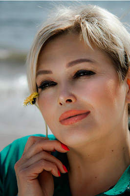 Excited woman Inna from Odessa (Ukraine), 45 yo, hair color blonde