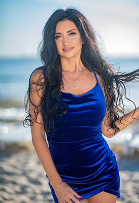 Romantic lady Anjelika from Odessa (Ukraine), 42 yo, hair color black