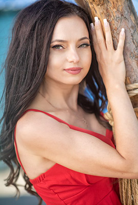 Energetic lady Viktoriya from Odessa (Ukraine), 48 yo, hair color brunette