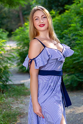 Stubborn bride Anna from Odessa (Ukraine), 32 yo, hair color blonde