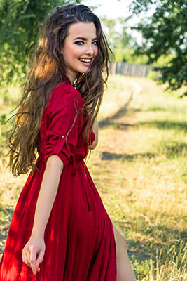 Creative bride Ekaterina from Poltava (Ukraine), 29 yo, hair color dark brown
