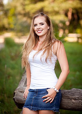 Smart woman Alina from Poltava (Ukraine), 33 yo, hair color light brown