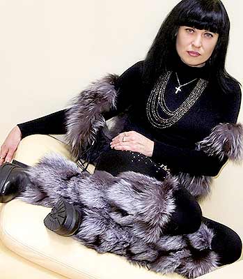 Creative lady Elena from Poltava (Ukraine), 55 yo, hair color black