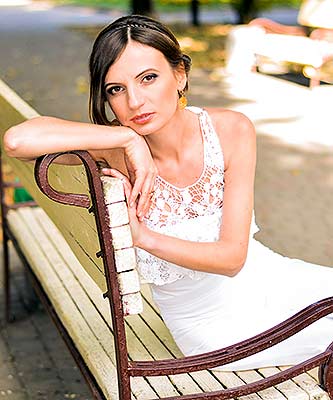Energetic bride Larisa from Poltava (Ukraine), 42 yo, hair color brown-haired
