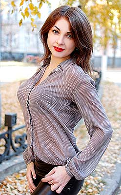 Openminded bride Anna from Poltava (Ukraine), 35 yo, hair color dark brown