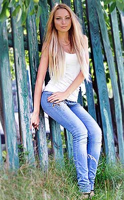 Independent lady Anna from Poltava (Ukraine), 32 yo, hair color blonde
