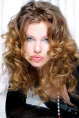 Creative woman Elena from Poltava (Ukraine), 36 yo, hair color chestnut
