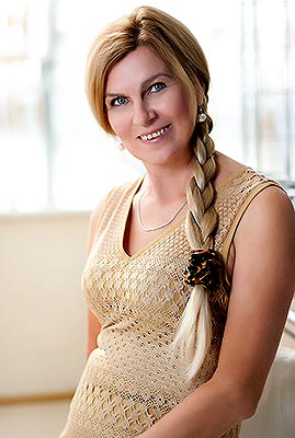 Responsive bride Nina from Poltava (Ukraine), 65 yo, hair color blonde