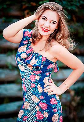 Tender bride Aleksandra from Poltava (Ukraine), 26 yo, hair color brown