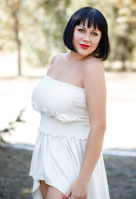 Educated bride Yuliya from Poltava (Ukraine), 39 yo, hair color brunette