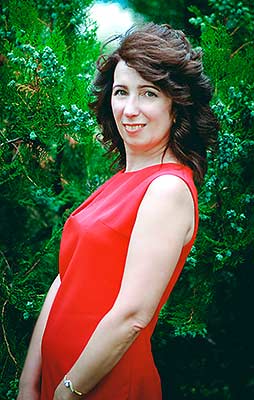 Curious bride Nelya from Poltava (Ukraine), 57 yo, hair color brown-haired