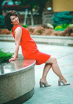 Curious bride Nelya from Poltava (Ukraine), 57 yo, hair color brown-haired